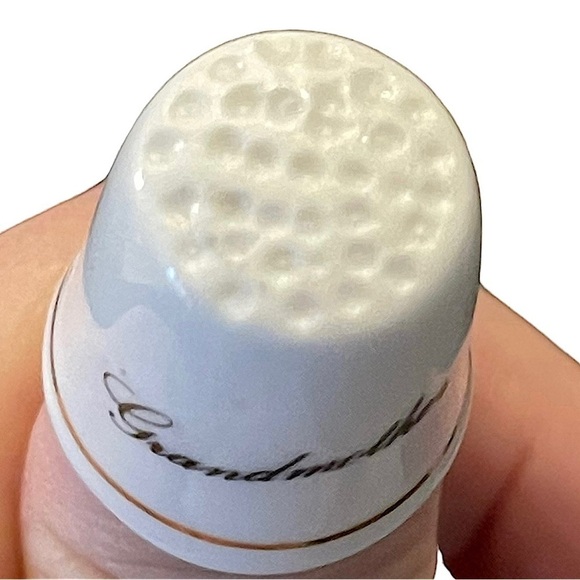 ASHLEYDALE Fine Bone China Violet Flower Grandmother Thimble - Picture 3 of 4